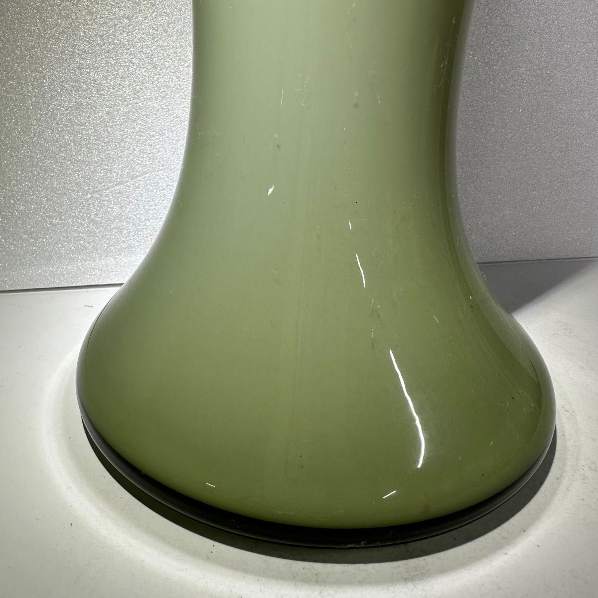 昭和レトロポップ モスグリーンのシンプルな花瓶｜PayPayフリマ