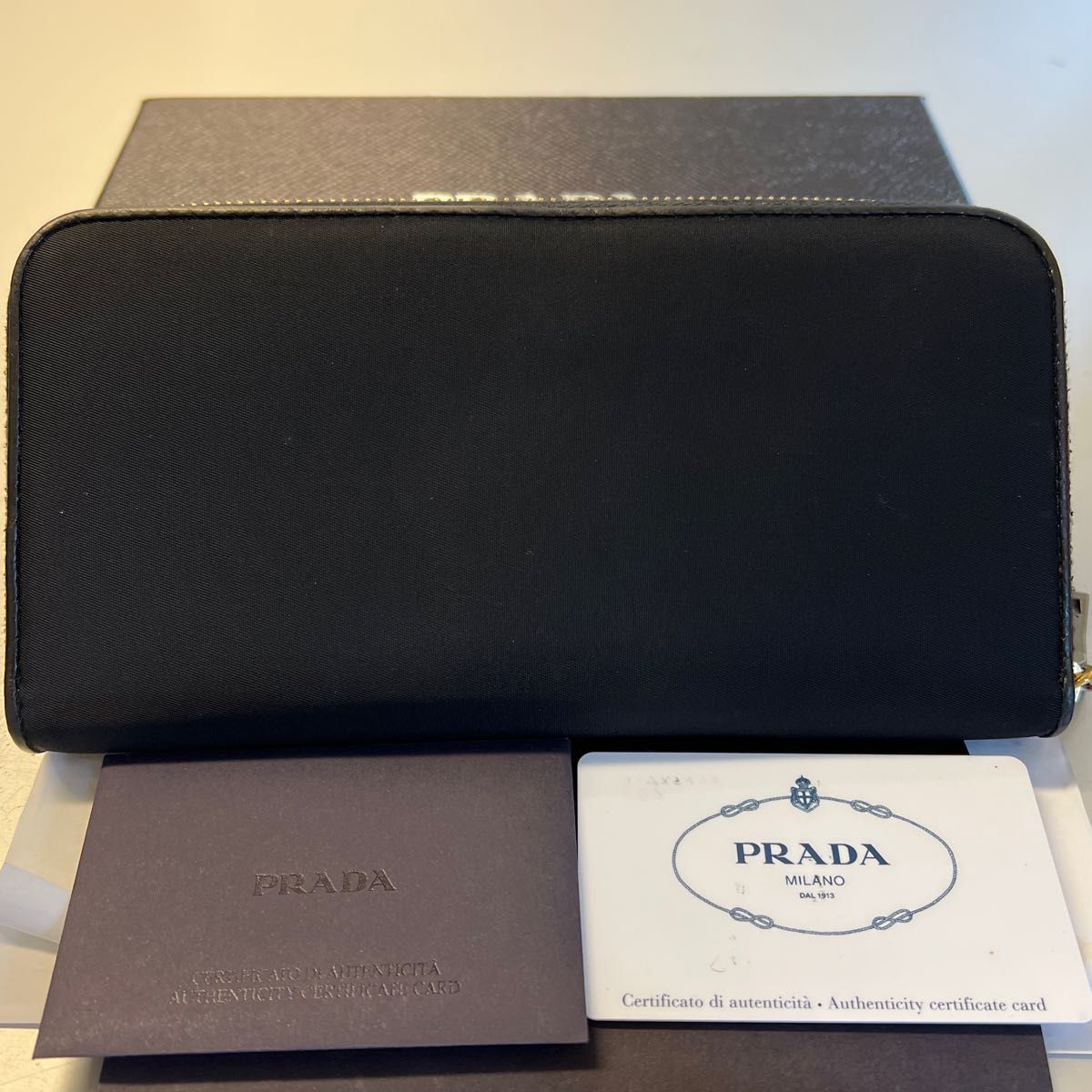 新品同様 プラダ PRADA 財布 長財布 ナイロン ラウンドファスナー