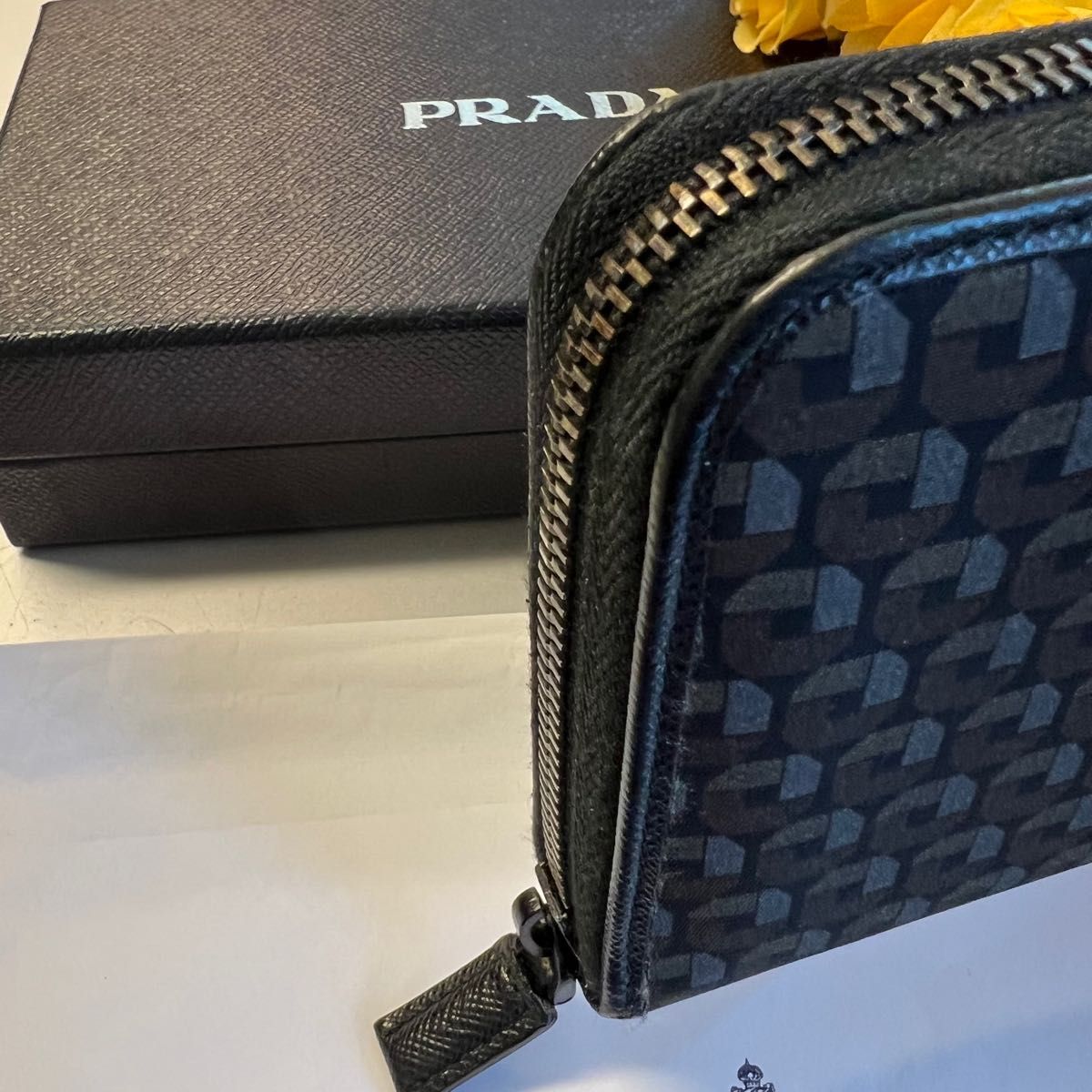 新品同様 プラダ PRADA 財布 長財布 ナイロン ラウンドファスナー
