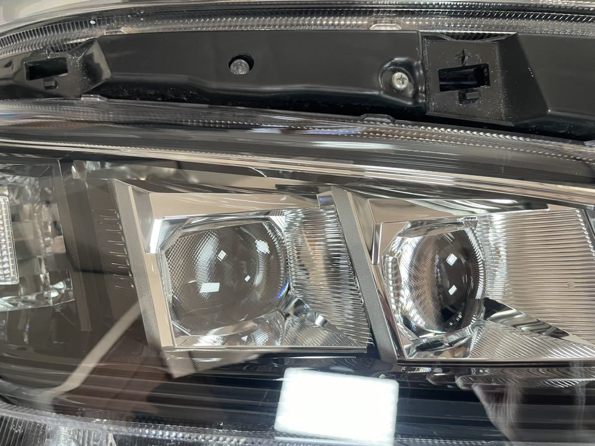 破損なし】TOYOTA ヴォクシー 煌 80 後期 純正 LED ヘッドライト