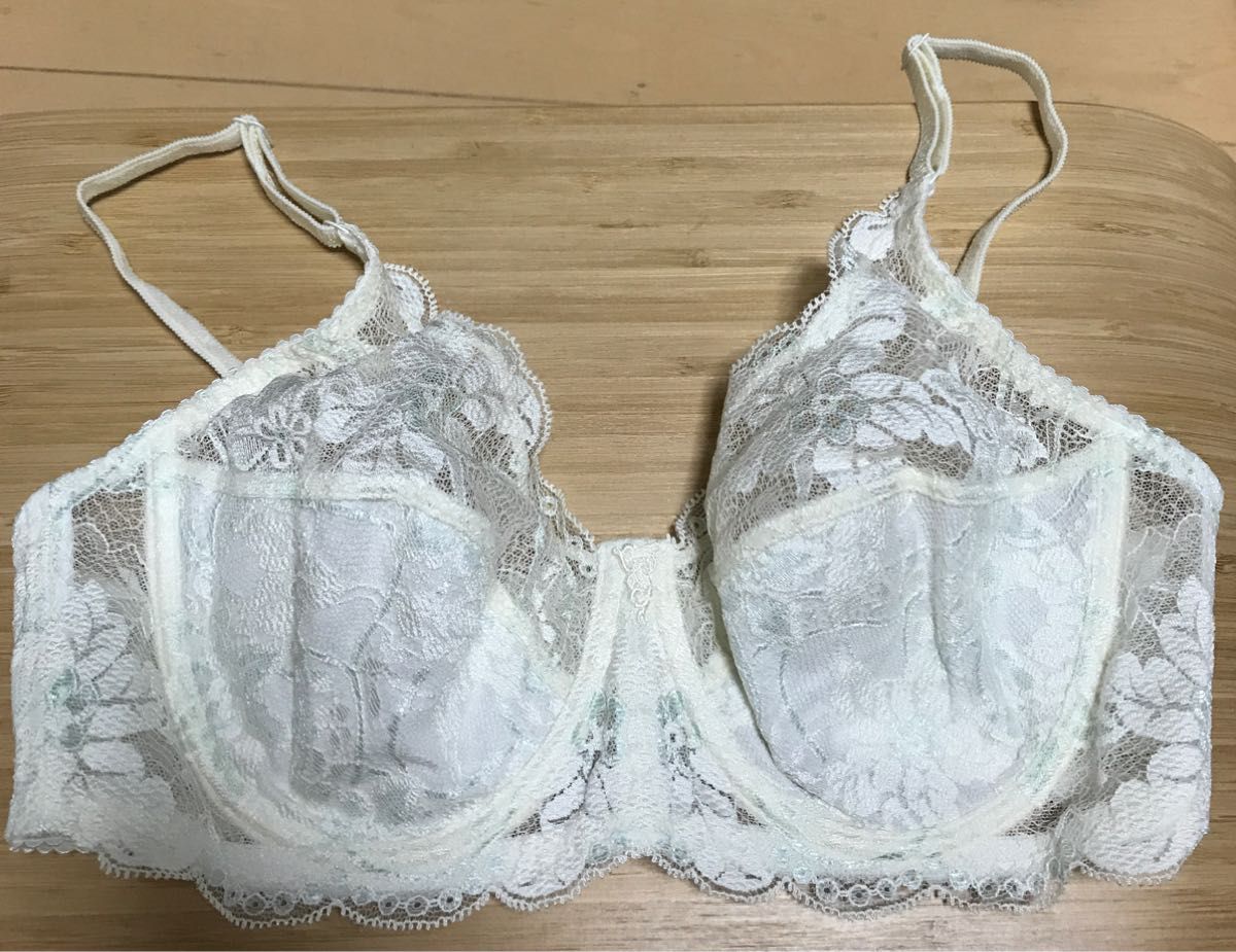 4月末までSALE シャルレ アフレーヌブラジャー オフホワイト D70 4月末までSALE シャルレ アフレーヌブラジャー オフホワイト D70