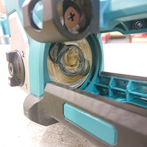 中古美品】MAKITA マキタ GP180D 18V充電式グリスガン 本体のみ 中古美品】MAKITA マキタ GP180D 18V充電式グリスガン 本体のみ