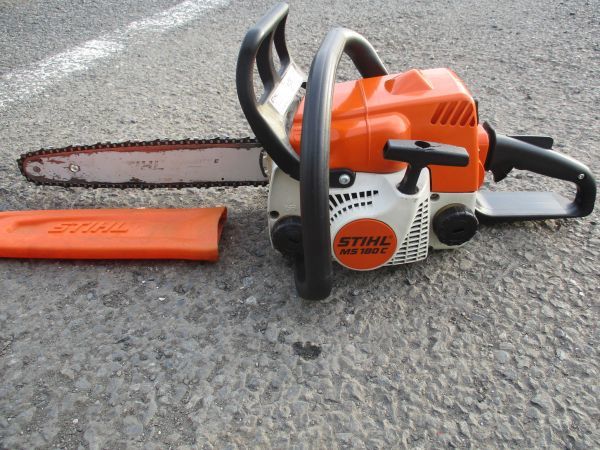 中古 STIHL スチール 350㎜ ガイドバー 31.8cc エルゴスタート 軽量コンパクトエンジンチェンソー MS180C-BE