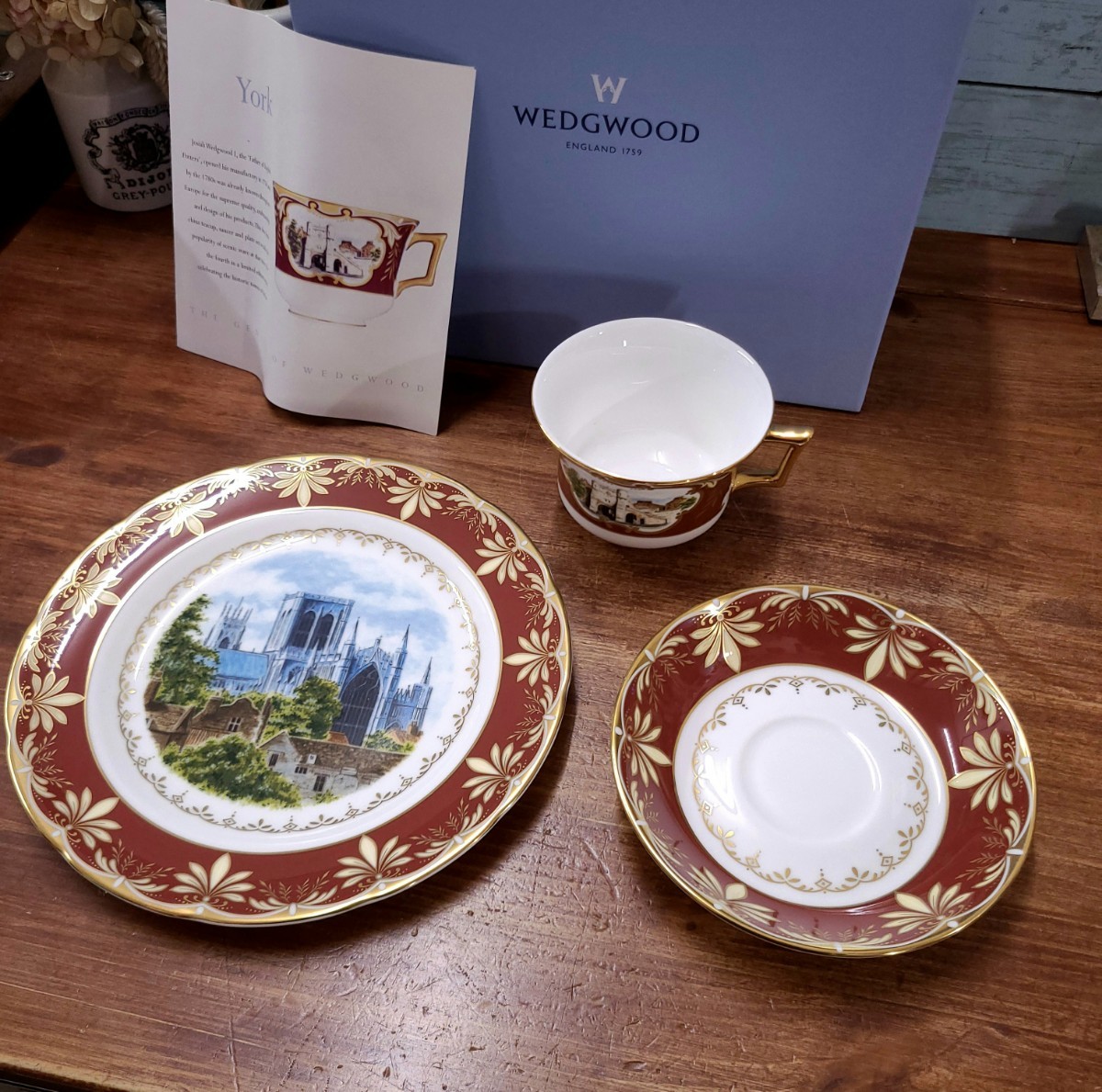 未使用☆WEDGWOOD ウェッジウッド GENIUS COLLECTION YORK トリオ カップ＆ソーサー プレート 限定1000セット 希少 ジーニアスシリーズ _画像5