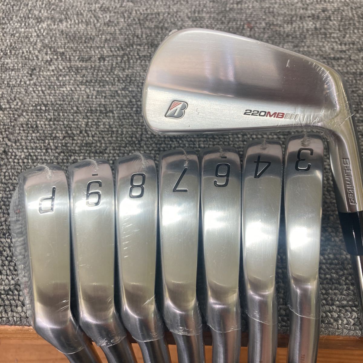 ☆新品未使用ブリヂストンゴルフ TourB B-Limited 220MBアイアン 3〜Pw