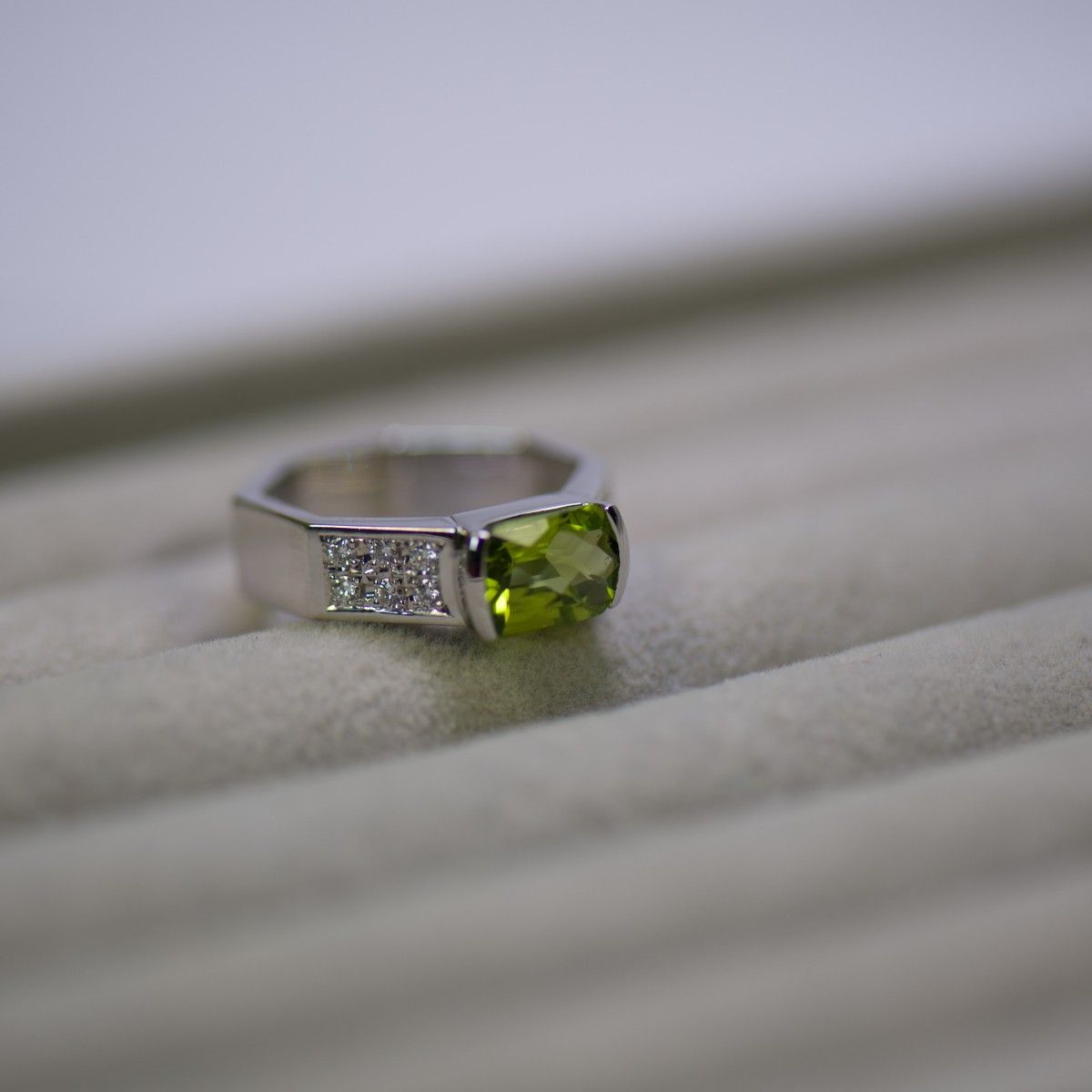 TASAKI Pt900 0.18ct 11号 ペリドット ダイヤモンドリング | alfasaac.com