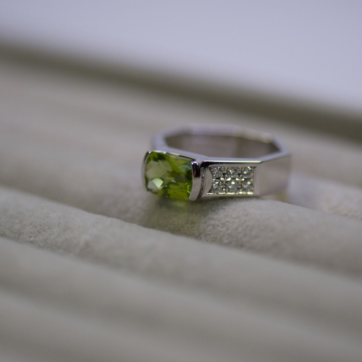 TASAKI Pt900 0.18ct 11号 ペリドット ダイヤモンドリング