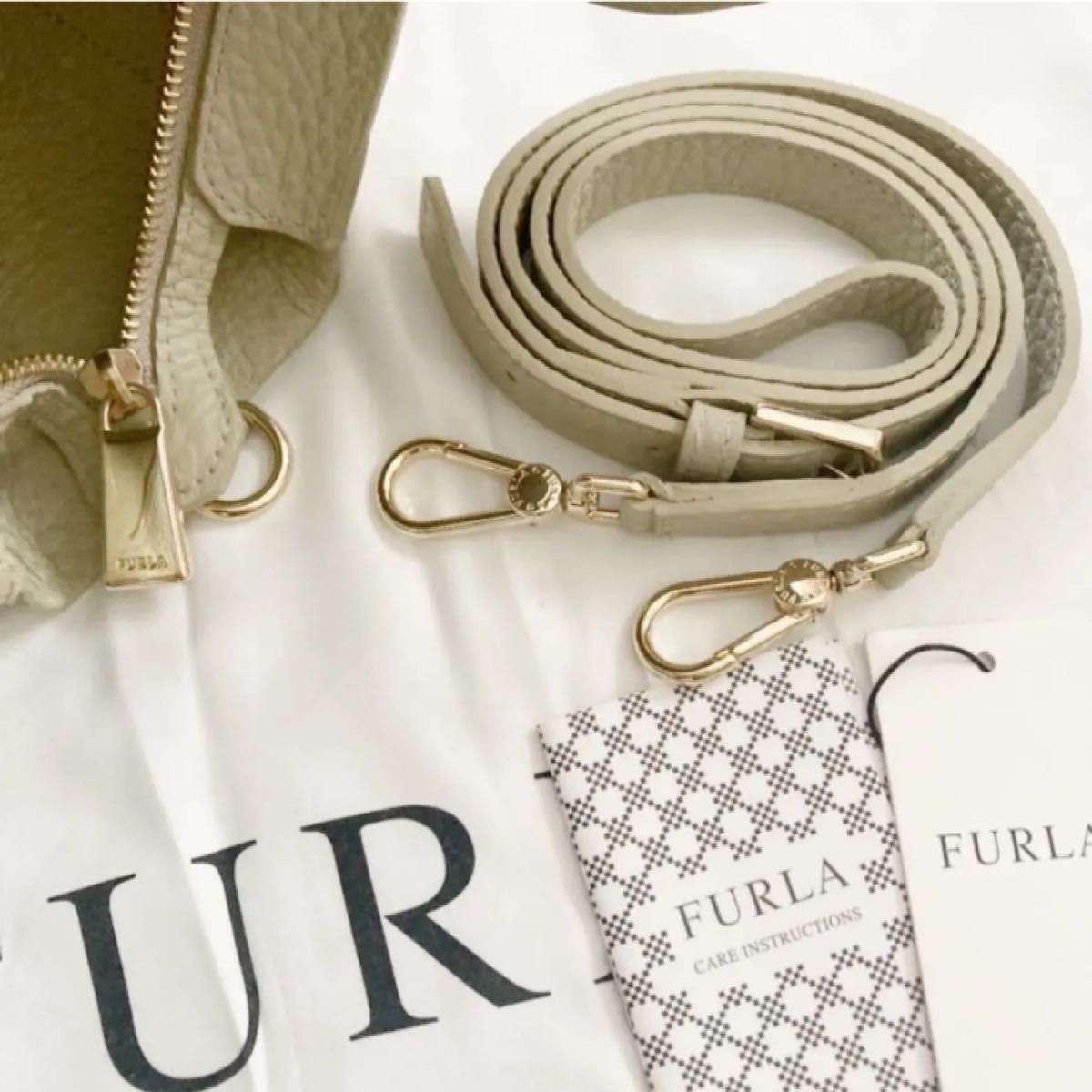 FURLA カプリッチョ ベージュの2wayハンドバッグ　S フルラ　レザー