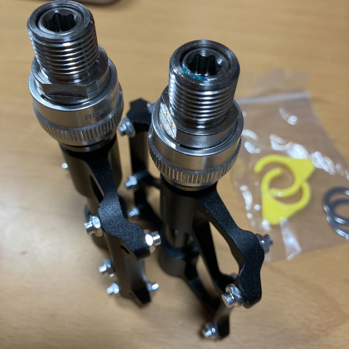 ブラック 193g】aceoffix 64チタンシャフト 両側QR 軽量ペダル ブラック 193g】aceoffix 64チタンシャフト 両側QR 軽量ペダル