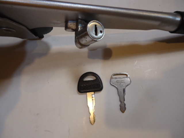  Suzuki Jimny SJ10 тент боковой рычаг тормоза ключ имеется центральный тормоз есть перевод.