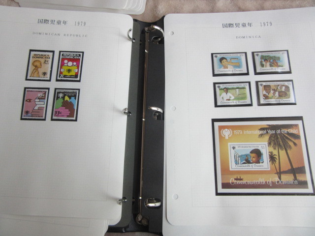 VOSTOK　ALBUM 各国発行「国際児童年1979の切手コレクション」約79リーフ 、合計で3冊の1_画像9