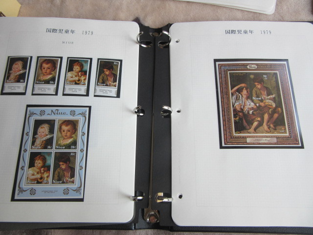 VOSTOK　ALBUM 各国発行「国際児童年1979の切手コレクション」約81リーフ 、合計で3冊の3