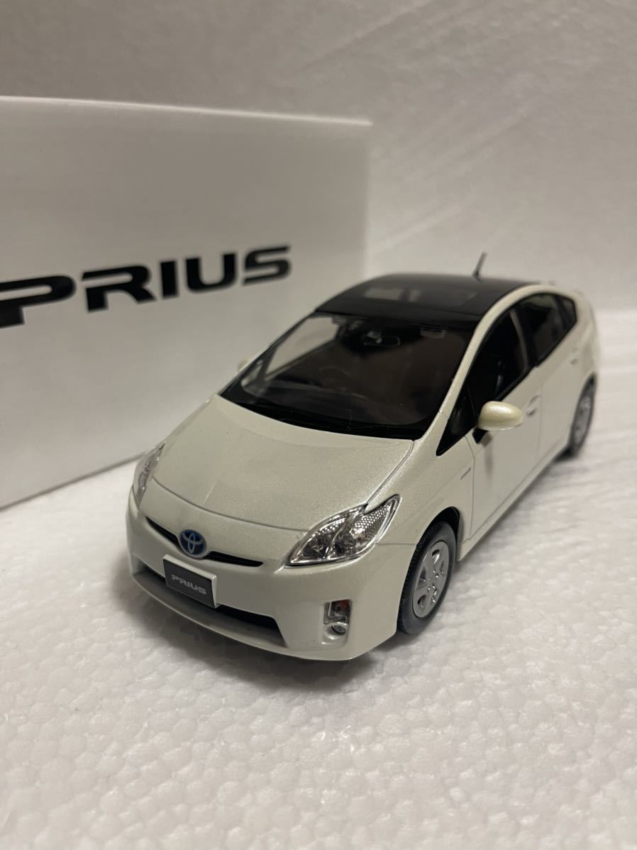 1/24 トヨタ プリウス PRIUS 前期 非売品 カラーサンプル ミニカー　ホワイトパールクリスタルシャイン