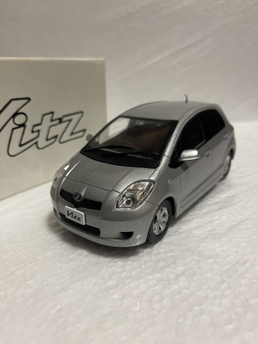 1/30 トヨタ ヴィッツ VITZ カラーサンプル 非売品 ミニカー　シルバーメタリック