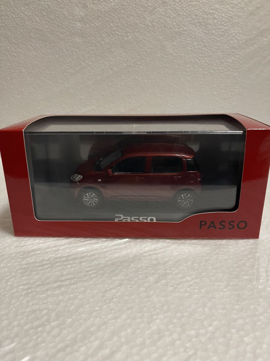1/30 トヨタ パッソ Passo 後期　非売品 カラーサンプル ミニカー　ファイアークォーツレッドメタリック