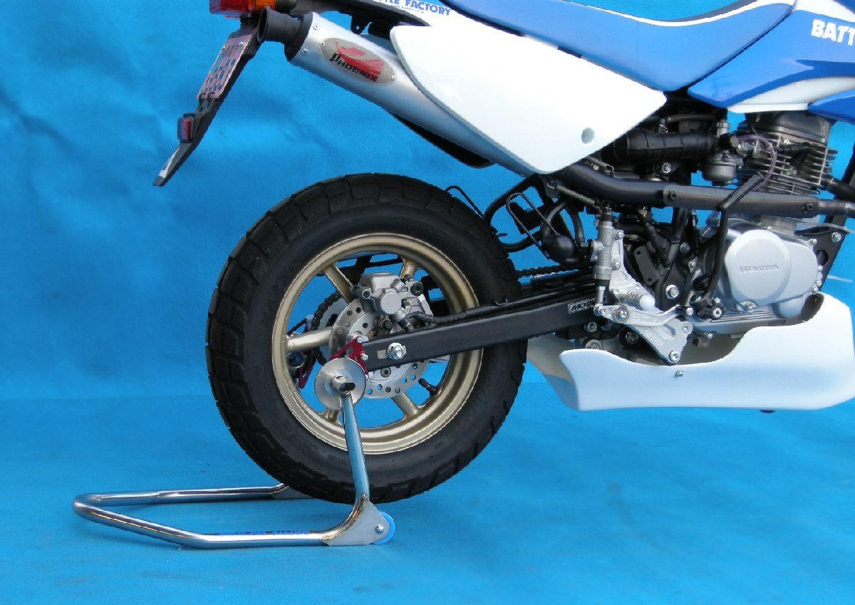 HONDA XR100 モタード APE100 エイプ１００ 　リヤスタンド カニフック用 カニプレート（シルバー）BA00-0463W 　HRC NSF100 NSR50mini_イメージ画像（使用例）