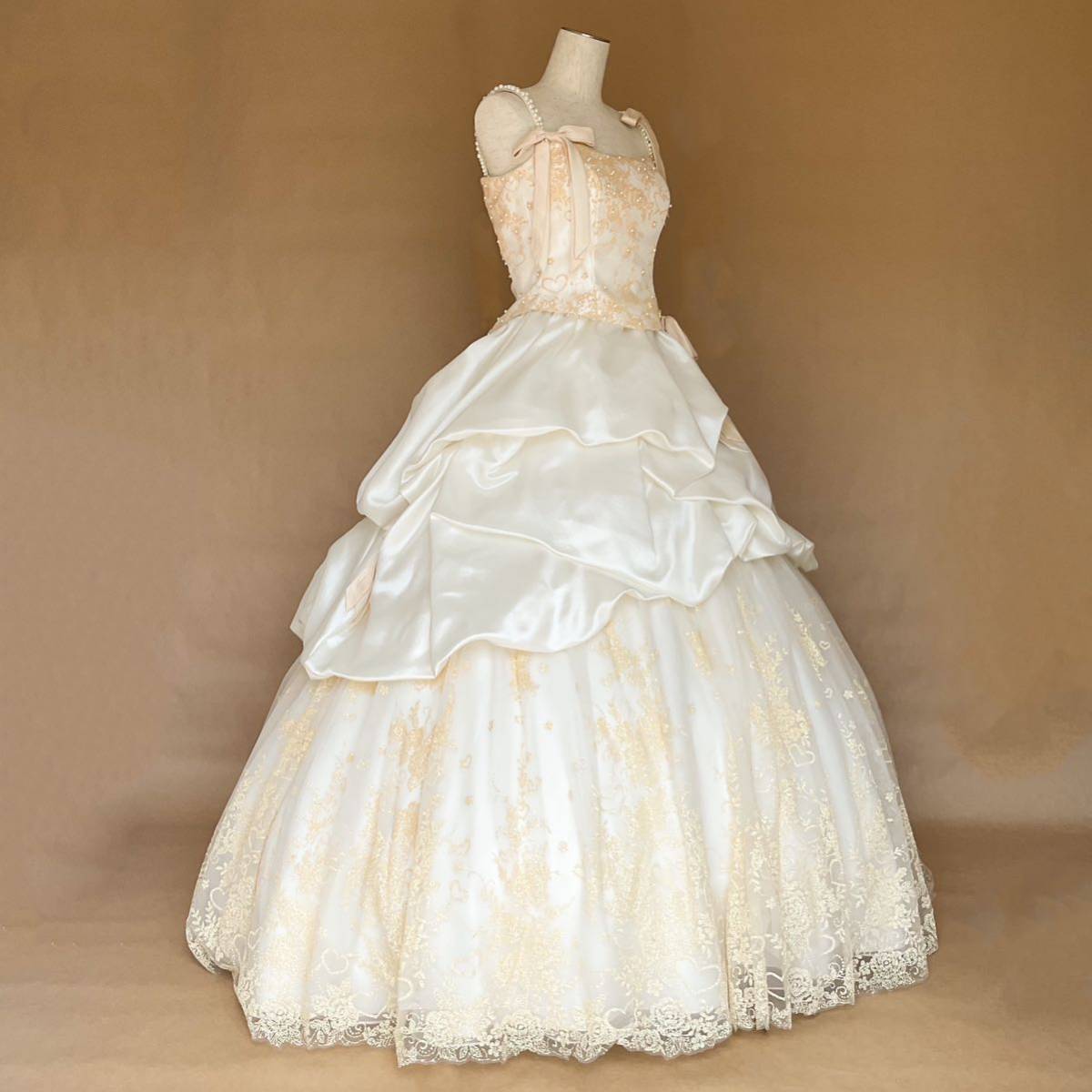 中古ウエディングドレス シェーナ・ドゥーノ 7T 7号〜9号程度 中古ウエディングドレス シェーナ・ドゥーノ 7T 7号〜9号程度