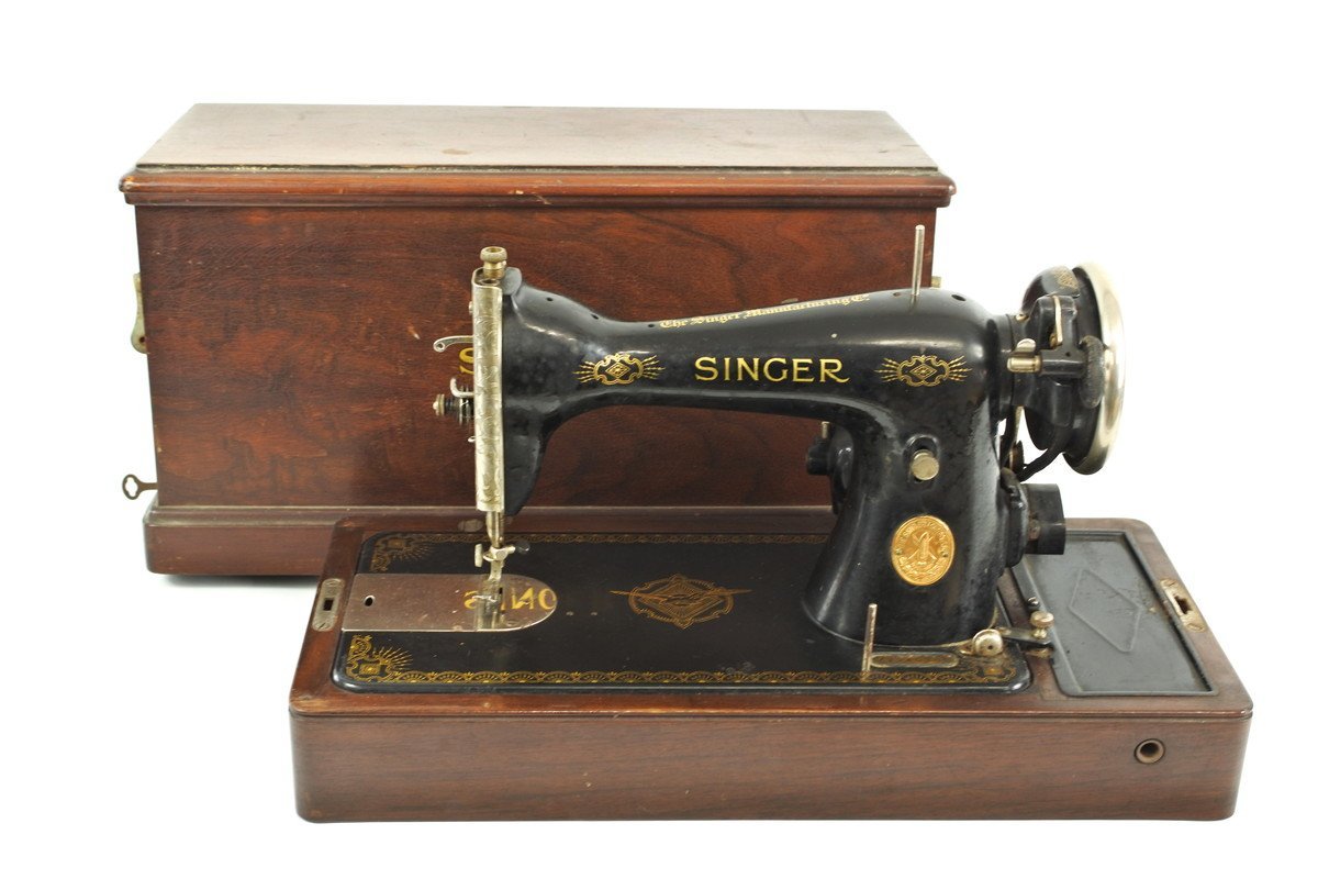 V1930 year made SINGER singer antique sewing machine light lighting only verification settled S/N:Y7940251 wooden case attaching .# rare # present condition goods Scotland made 