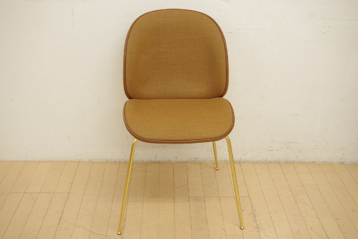 展示品 GUBI/グビ社 ビートルチェア Beetle Chair ダイニング 布張り 食卓椅子 ブラスベース デンマーク 北欧 ガムフラテージ 定価20万～ B_画像2