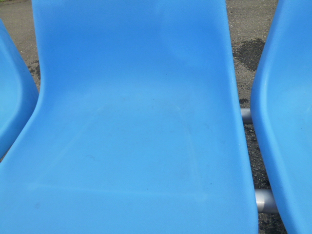 ●野外、室内用プラスチック製長椅子5客 除菌処理済品 H5881
