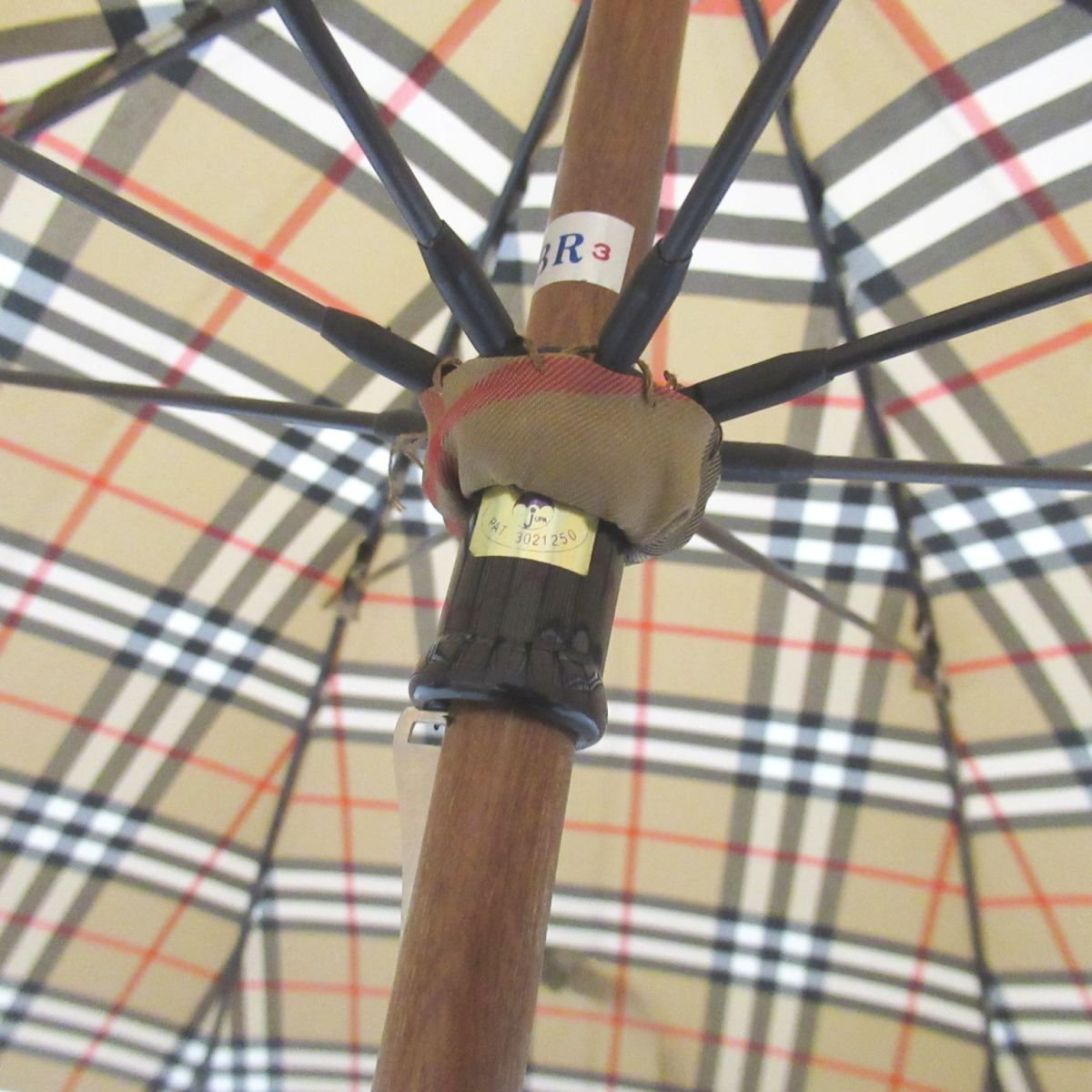 美品 Burberrys バーバリーズ ヴィンテージ ノバチェック 総柄 ウッドハンドル 雨傘 日傘 晴雨兼用 アンブレラ べージュの画像6