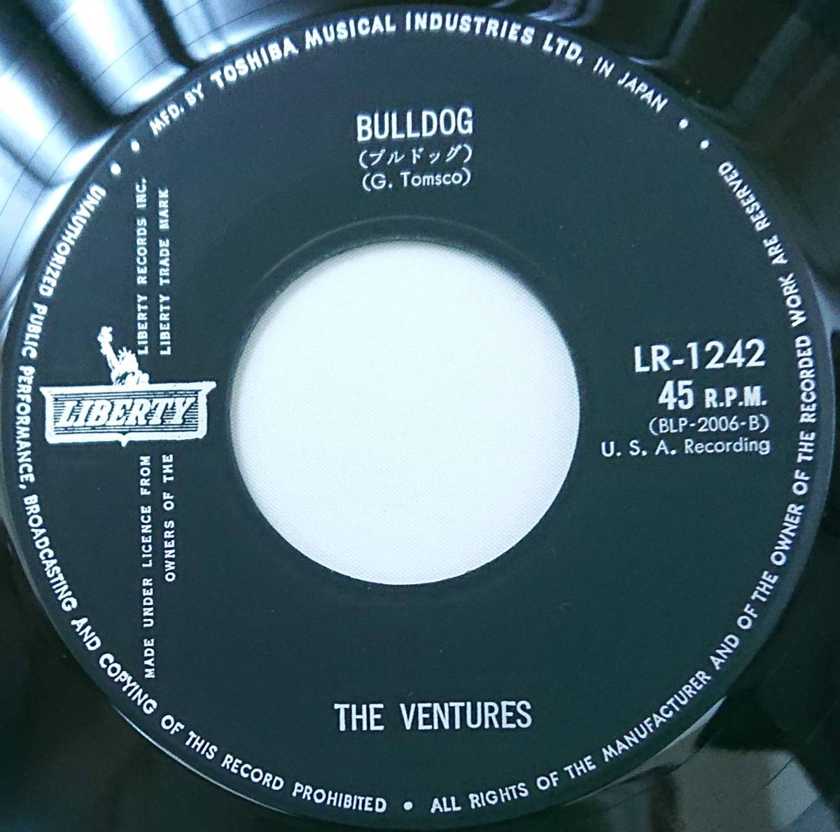 THE VENTURES : CARAVAN / BULLDOG ザ・ベンチャーズ 国内盤 中古 アナログ EPシングル レコード盤 1965年 LR-1242 M2-KDO-1066_画像6