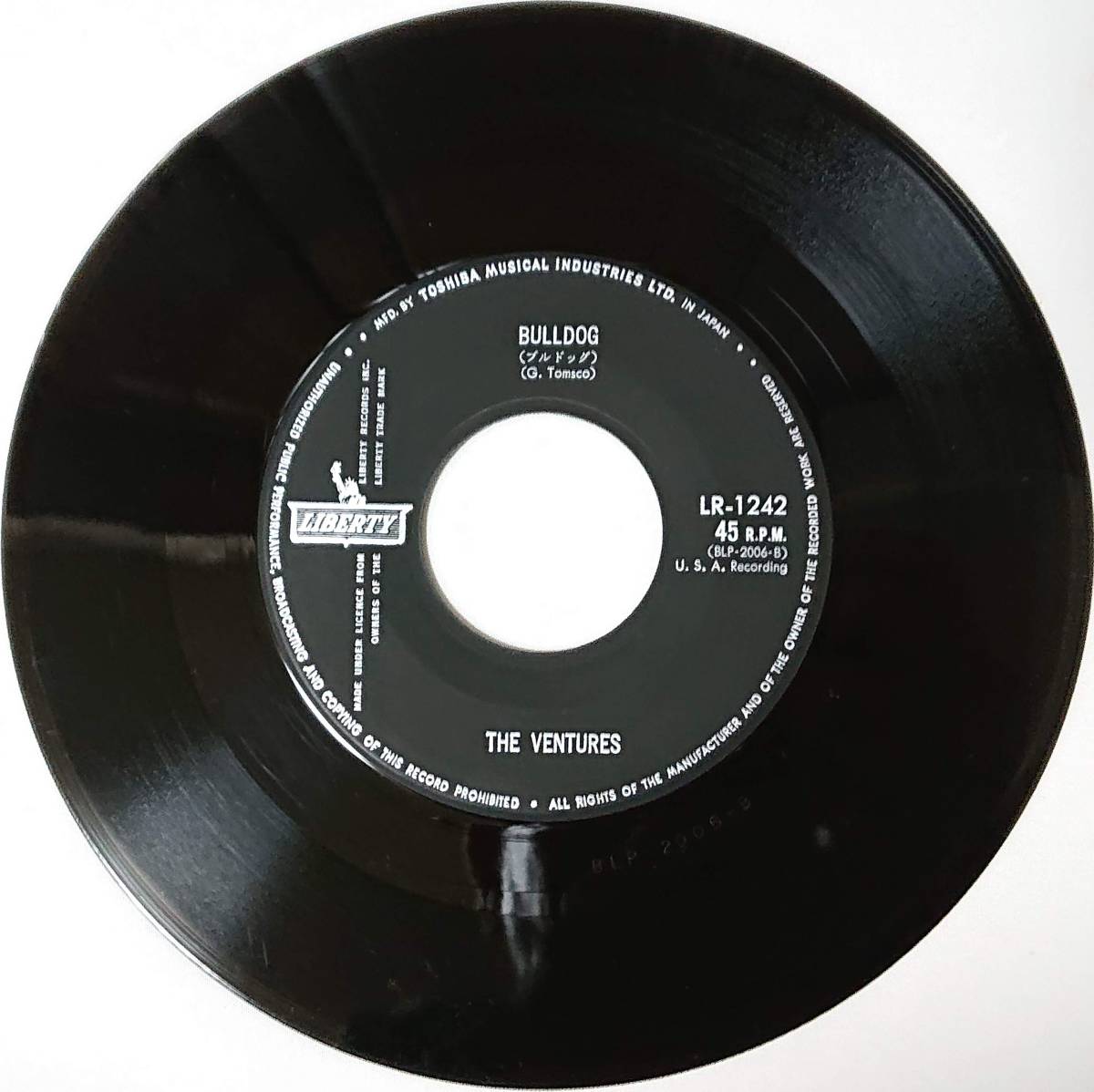 THE VENTURES : CARAVAN / BULLDOG ザ・ベンチャーズ 国内盤 中古 アナログ EPシングル レコード盤 1965年 LR-1242 M2-KDO-1066_画像5