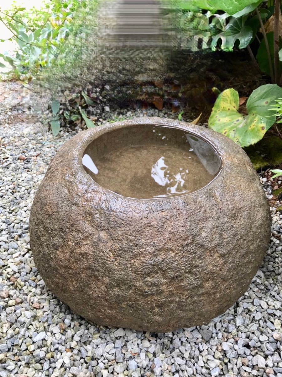 天然自然石蹲・水鉢・オブジェ・庭石・ガーデニング-