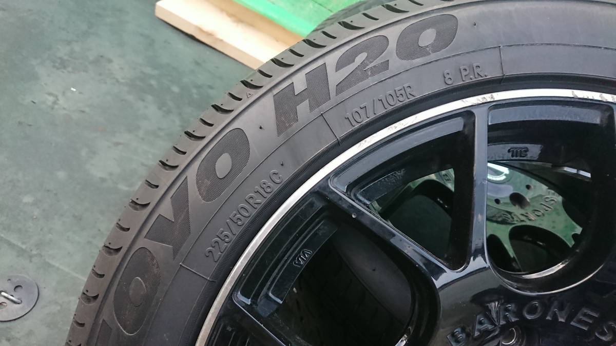 ハイエース ファブレス ヴァローネ MC-7 225/50/18 18インチホイール