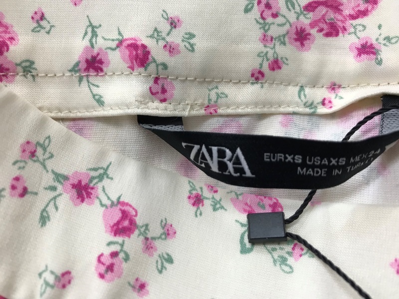 865　レディース　【　ZARA　新品本体価格￥4，590　】ロングタイトスカート　左スリット入り　サイズ：XS(USA）　色：アイボリー花柄_画像9