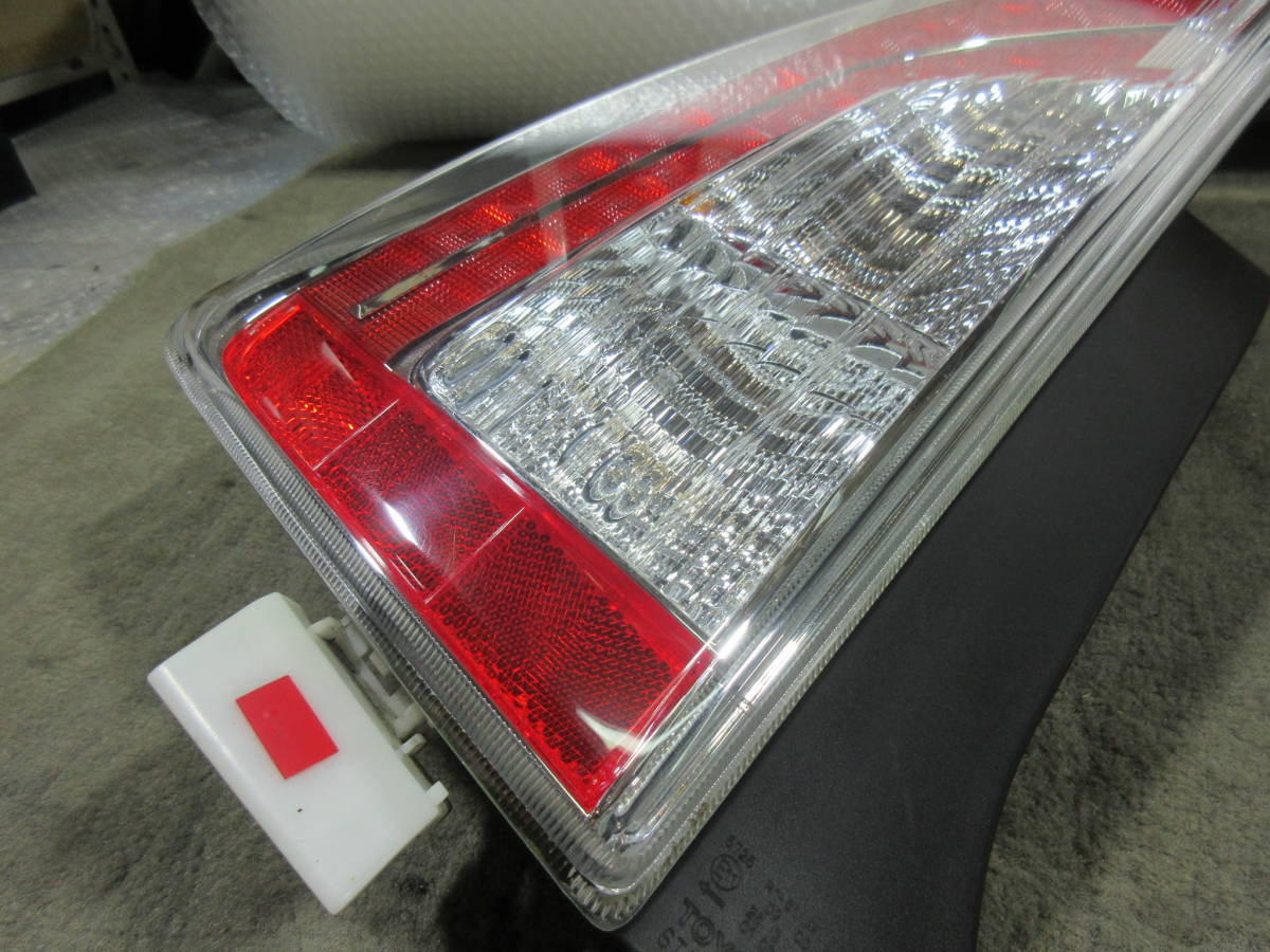 Q9Q9 DAA-ZVW30 ZVW30 プリウス 後期 純正 左 助手席側 LED テールライト テールランプ STANLEY 47-55 L LED点灯OK H25/3 4T3 Sマイコーデ_画像6