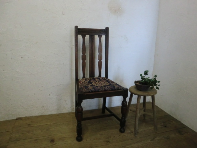 タQ542◆(2)イギリスアンティーク◆クラシックなデザインの古い木製チェア◆イス 椅子 英国家具 西洋家具 カフェ アトリエ 洋館L卸