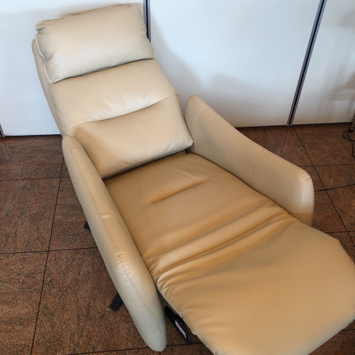美品!ニトリ リクライニングソファー 電動 本革 LE01 2モーター式