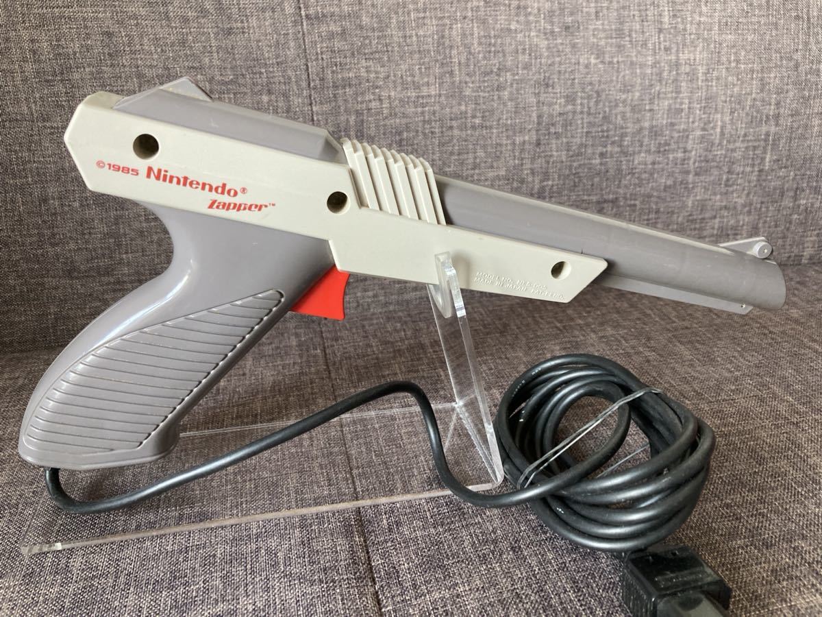 開店記念セール Nintendo 任天堂 NES Zapper N-ZAP85, N-ZAP89 赤