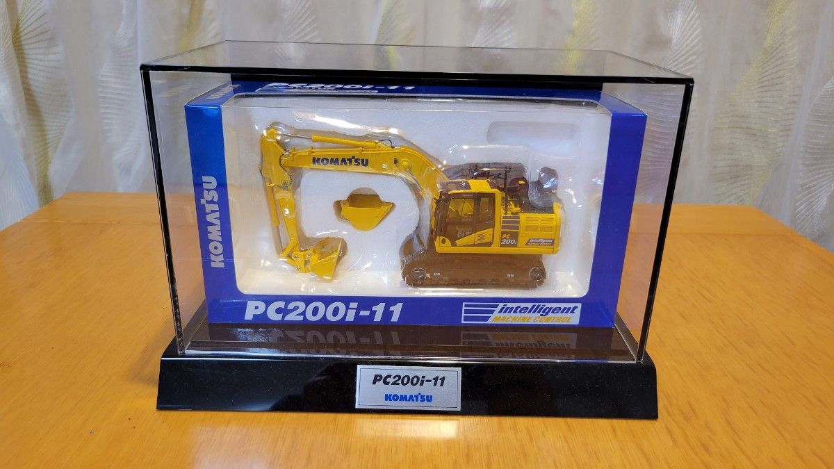 コマツ PC200i-11 ミニチュア 模型 ケース付き おもちゃ ミニカー 信頼