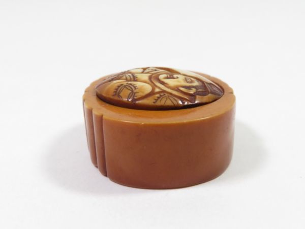 [5043] Meiji era . thing * seal case .. house carving netsuke ( the first goods * purchase goods )