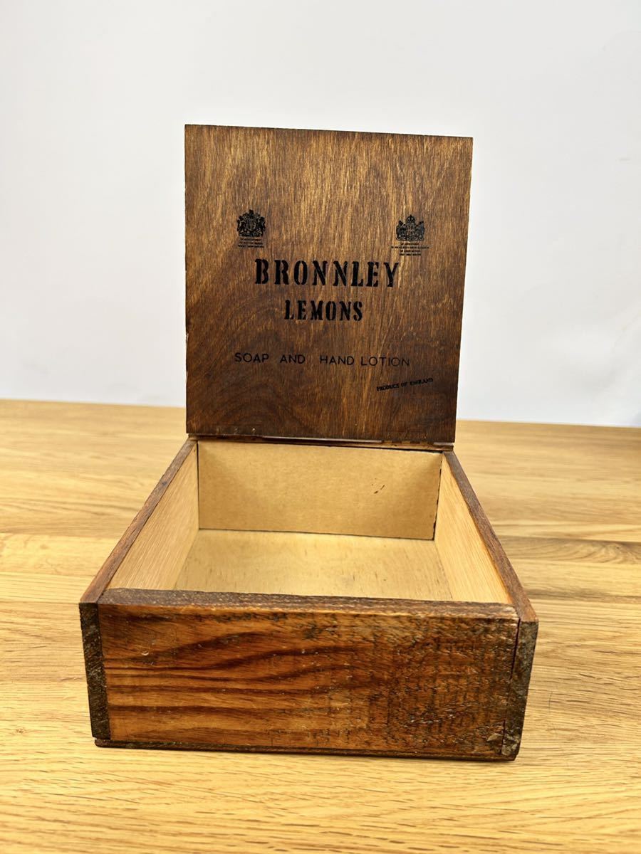 英国ヴィンテージ◆ 英国王室御用達　ブロンリー　BRONNLEY LEMONS SOAP AND HAND LOTION 木製ボックス_画像4