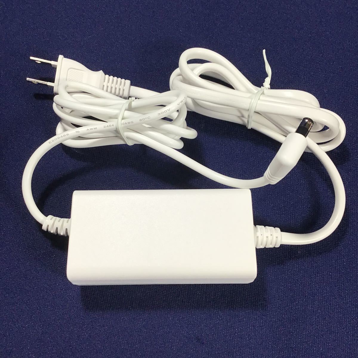 美品 送料無料 高速ホームルーター ZTR01 純正 ACアダブタ 美品 送料無料 高速ホームルーター ZTR01 純正 ACアダブタ