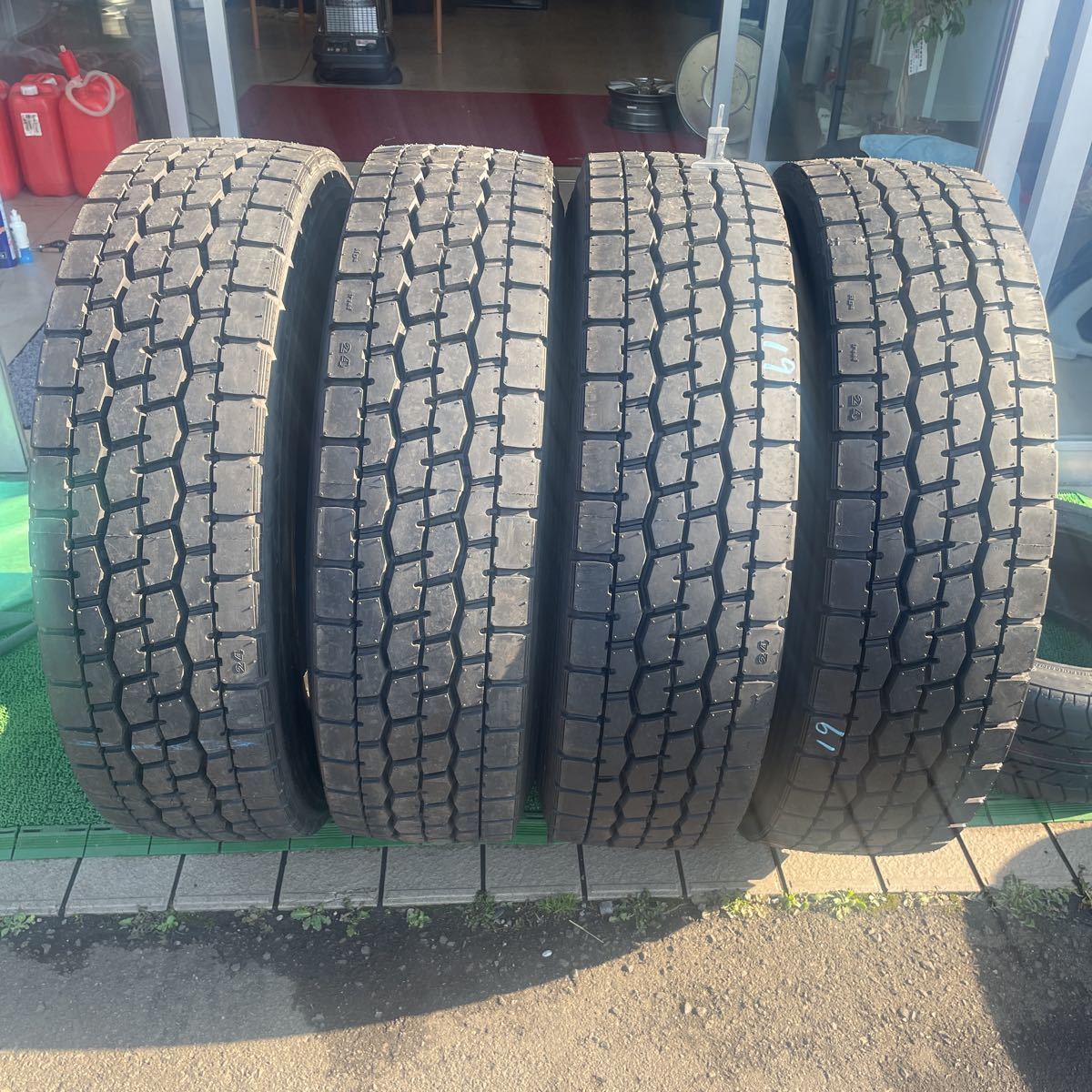 2395 ダンロップ 275/70R22.5 4本セット-