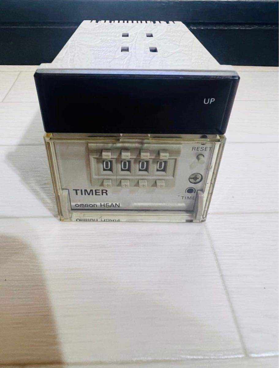 美品！送料込！OMRON(オムロン) クォーツタイマ H5AN-4DM AC100-240