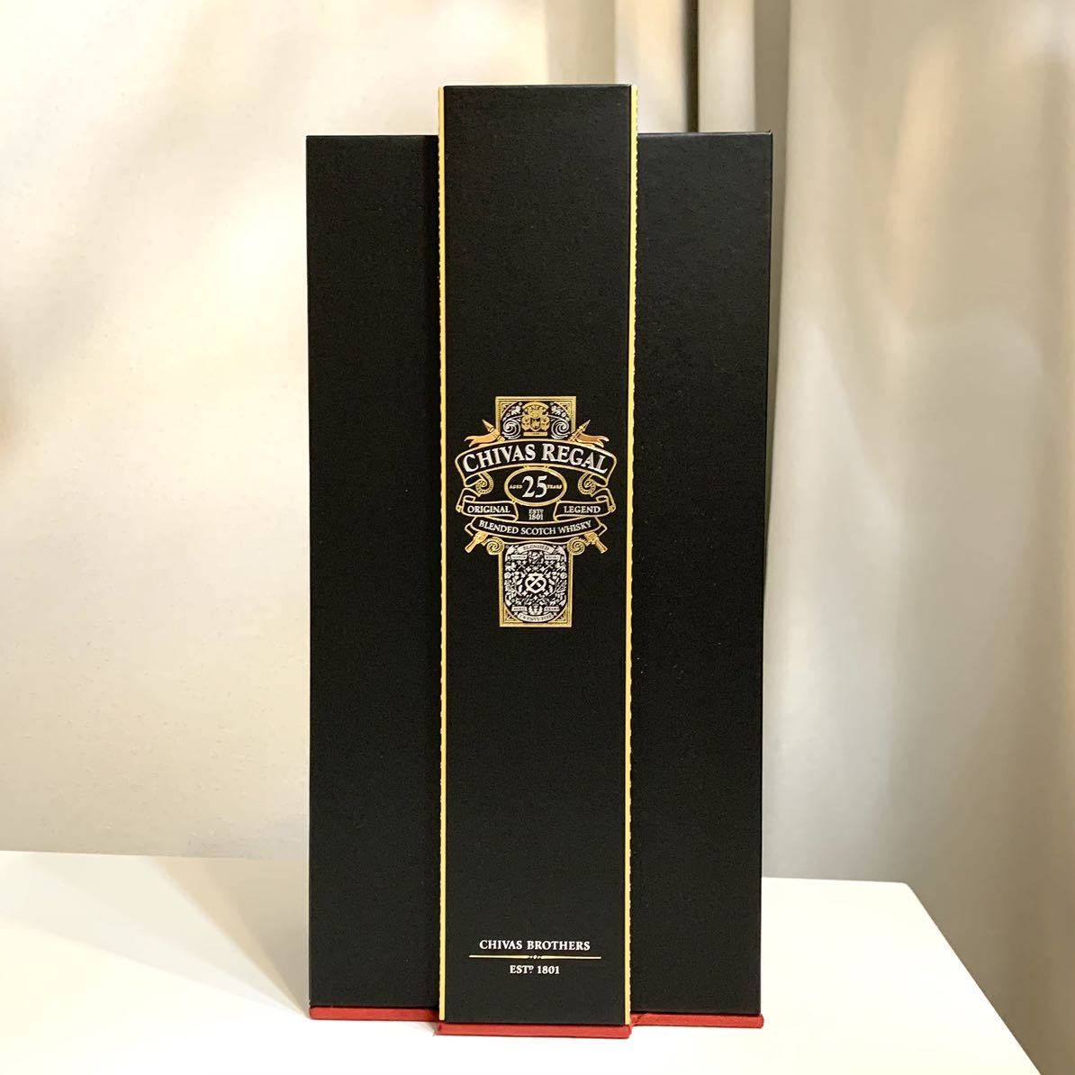 【送料無料・未開封・新品】Chivas Regal シーバスリーガル　25年 ブレンデッドスコッチウイスキー イギリス 700ml 箱 ギフトボックス付き