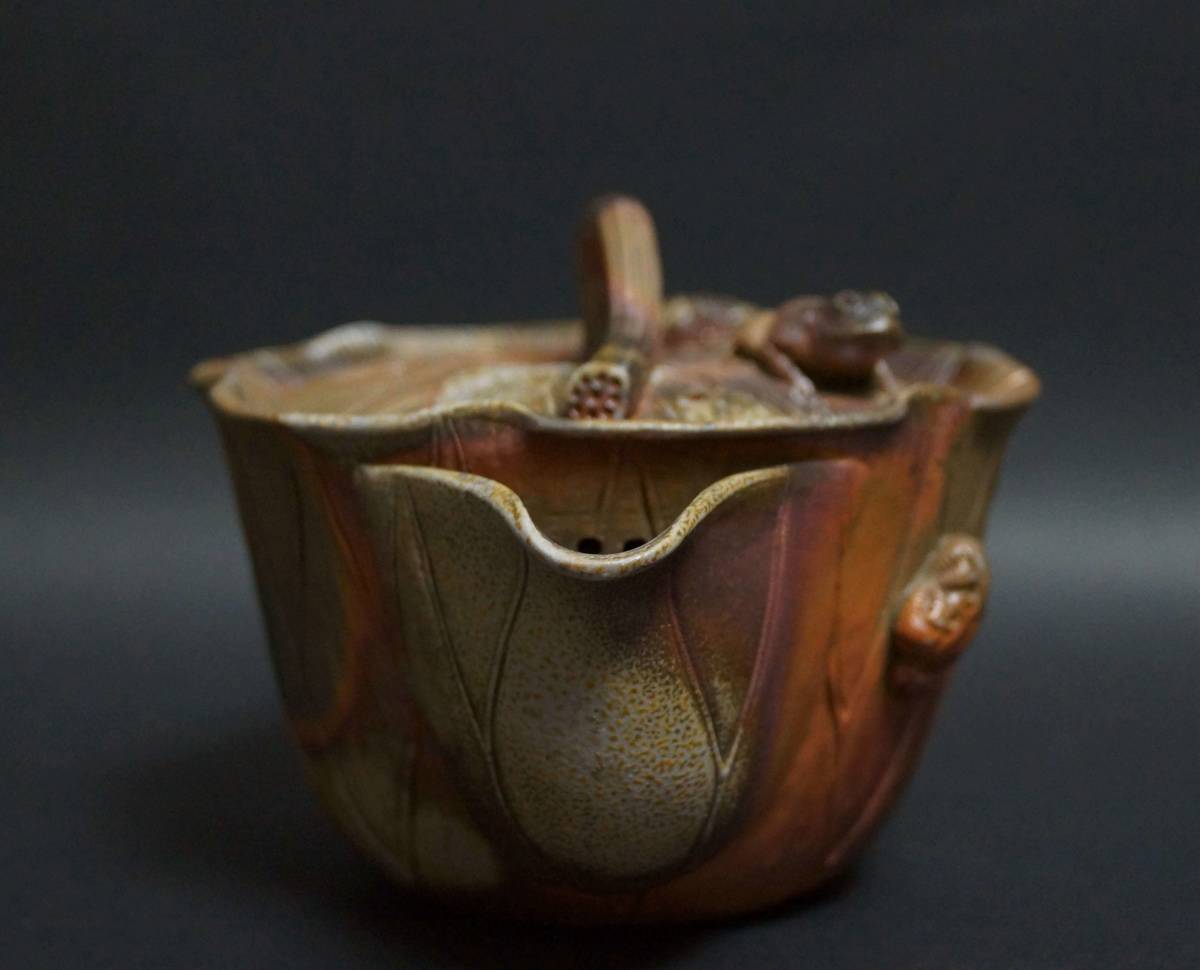 閑】備前焼 小西陶古造 窯変造形細工浮彫り立体『蓮葉に蛙/蟹』蓮形