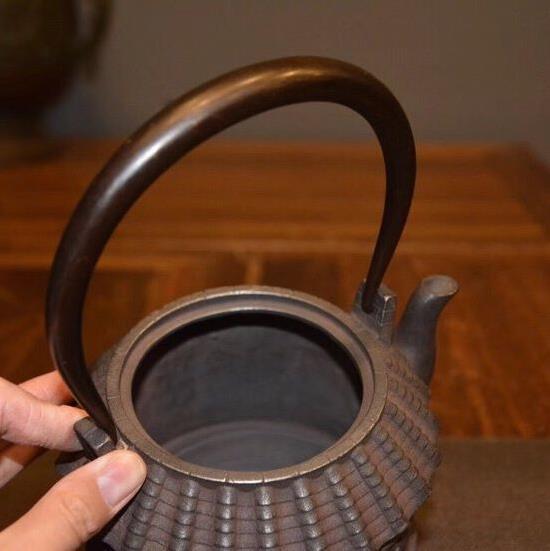 【通販激安】 希少新品!鉄の缶鋳造鉄のお茶の専用の漆の層のない湯沸かの手製 鉄瓶