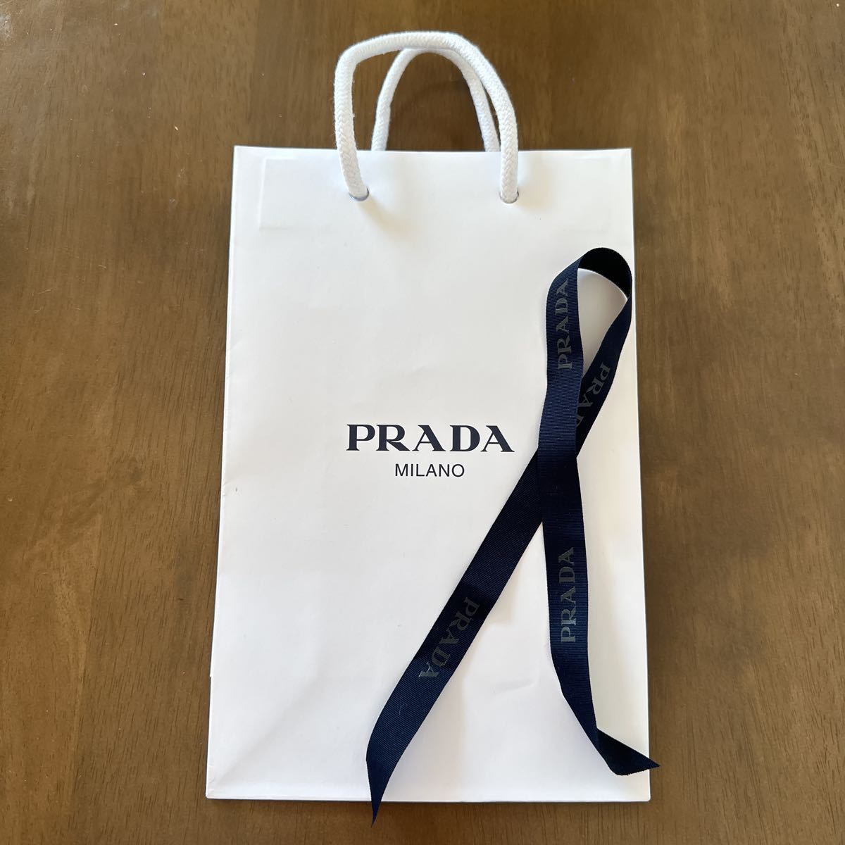 ☆間税送料込☆ PRADAプラダベビーバッグ ショッピング PRADA プラダ 紙袋 リボン付き 小サイズ ショッピングバッグ