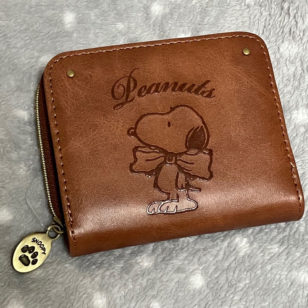 【新品タグ付き】 スヌーピー　財布　二つ折り　レディース　二つ折り財布　リボン SNOOPY PEANUTS 茶　ブラウン