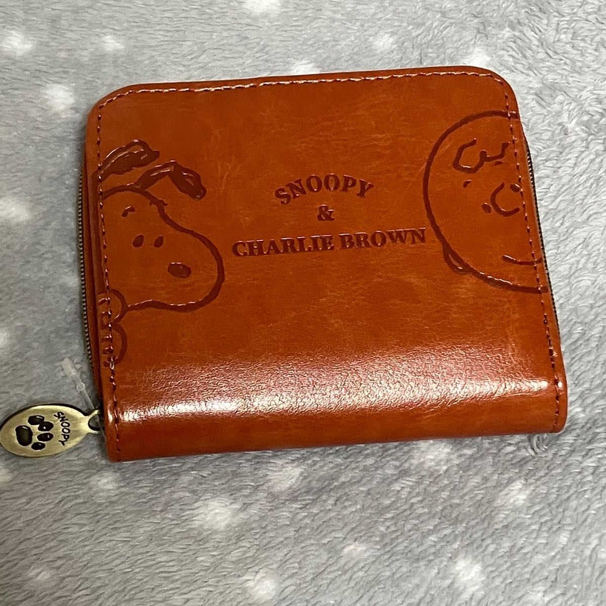 【新品タグ付き】 スヌーピー　財布　二つ折り　レディース　二つ折り財布　赤茶　SNOOPY PEANUTS チャーリーブラウン