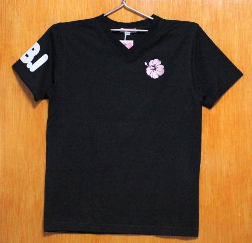 SALE！プラネットブルー♪20 (F)392397ハイビスカス刺繍入Vネック半袖Ｔシャツ_画像2