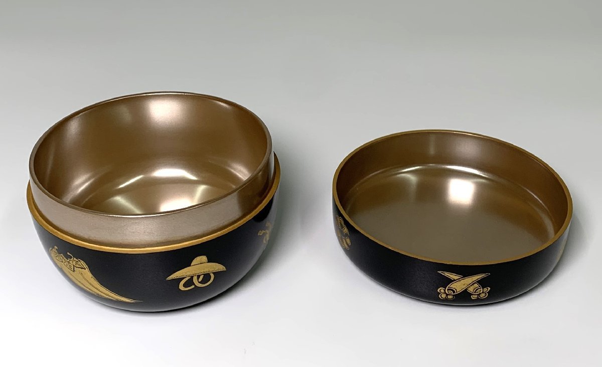 希少作【人間国宝 前史雄】作 輪島塗沈金宝づくし平棗 共箱 二 希少作【人間国宝 前史雄】作 輪島塗沈金宝づくし平棗 共箱 二