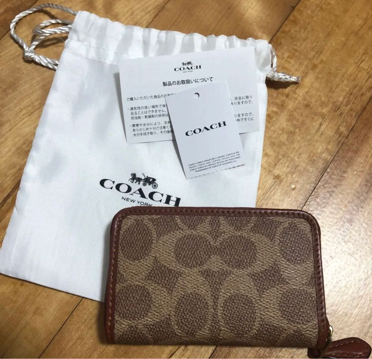 新品　coach コーチ　カードケース　小銭入れ　ミニ財布　折り財布　ベージュ シグネチャー 長財布 名刺入れ　コインケース