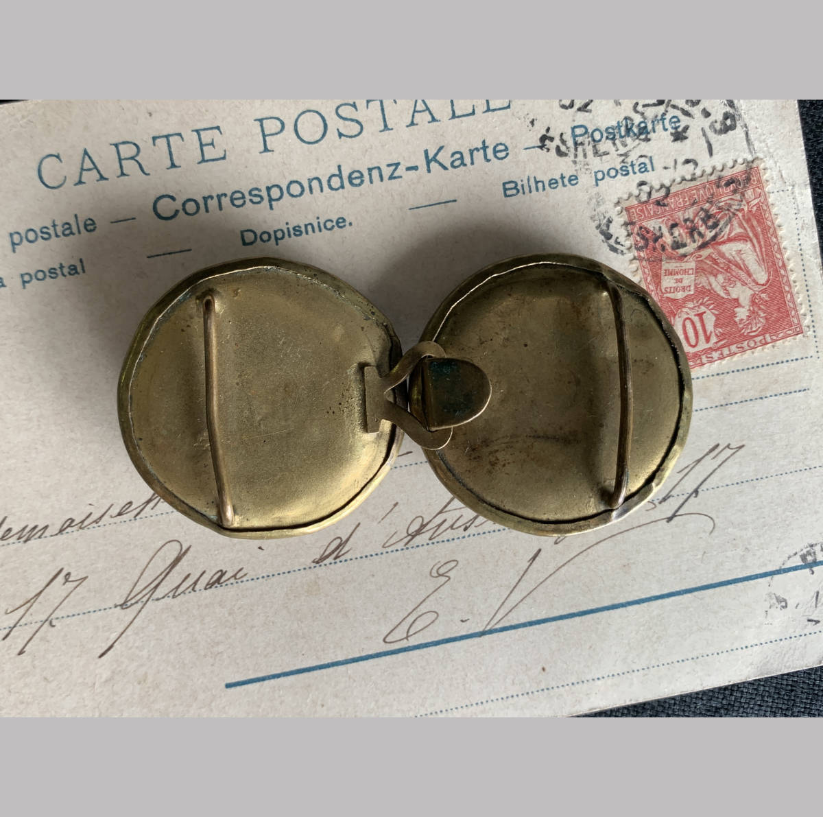 フランス パリ 19世紀後期 燕 ツバメ バックル ベルト ブレスレット フレンチ ジェット ガラス ボタン 黒 真鍮 φ34mm 裁縫 アンティーク_画像6